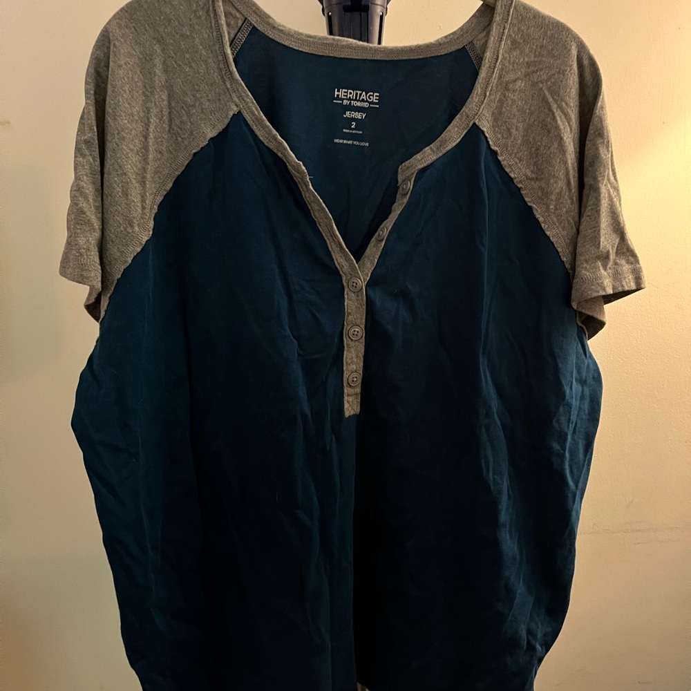 Torrid Women's Blue and Gray Short Sleeve Tee